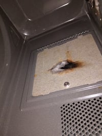 Mikrovlnná rúra LG MH 6535 GIS s grilom, 25 l, 1000 W — chybná, na súčiastky: po zapnutí praská a dymí (stav: pozri 2. obrázok) 3