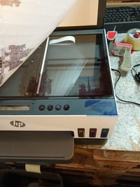 HP Smart Tank 7305 višenamjenski tintni pisač — neispravan, djelomično radi: curenje tinte unutar uređaja (stanje: vidi 2. sliku) 3