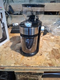 CASO Barista Crema elektromos kávédaráló tárcsás őrlőművel, 150 W, 140 g kapacitás, finom-durva fokozat, rozsdamentes acél-fekete 2