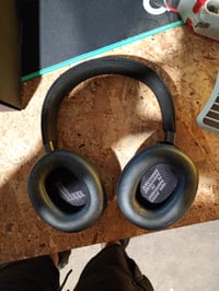 Bluetooth slúchadlá JBL Live 660NC cez uši, čierne, s potlačením hluku — chybné, na náhradné diely: Nefunguje nabíjací port (stav: pozri 2. obrázok) 4