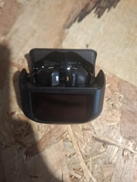 Thunelec 2026 Bluetooth 5.4 Fülhallgató Érintőképernyővel — hibás, részben működik: elengedett kijelző-ragasztás (állapot: lásd a 2. képet) 3