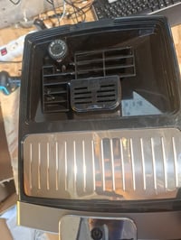 Potpuno automatski aparat za kavu De'Longhi Dinamica Plus, s 24 napitka, u boji titana, s dodirnim zaslonom i pjenilicom za mlijeko 4