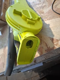 Akumulátorový fúkač lístia RYOBI OBL1820S ONE+ 18V (bez akumulátora a nabíjačky) – rýchlosť vzduchu 245 km/h, 2,6 m³/min, ľahký a kompaktný, zelený – používaný 4