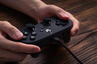 Káblový ovládač 8Bitdo Pro 2 pre Xbox – Hall Effect joysticky, 3,5 mm jack, kompatibilný s Xbox Series X|S, Xbox One, Windows 10/11, čierny 5