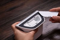 Bezdrôtový ovládač 8Bitdo Ultimate 2.4G s nabíjacou stanicou, Hall Effect joysticky, kompatibilný s PC, Androidom, Steam Deckom a Apple, biely 7