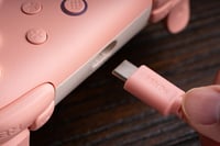 Kábový ovládač 8Bitdo Ultimate 2C pre Windows PC a Android, vzorkovacia frekvencia 1000 Hz, Hall Effect joysticky a spúšte, s tlačidlami L4/R4, v broskyňovej farbe 7