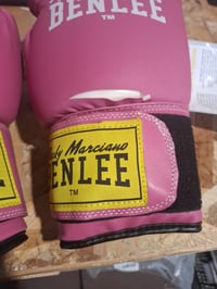 BENLEE Rodney műbőr bokszkesztyű rózsaszín/fehér 12 oz - kozmetikai sérülés (vágás a műbőrön), egyébként újszerű (állapot: lásd a 2. képet) 3