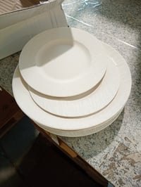 Súprava bielych porcelánových tanierov Villeroy & Boch Manufacture Rock Blanc pre 2 osoby, vhodná do umývačky riadu a mikrovlnnej rúry — 5-dielna súprava 3