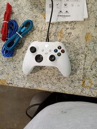 Bezdrôtový ovládač Xbox Robot White pre Xbox Series X|S — chybný, čiastočne funkčný: joystick driftuje (stav: viď 2. obrázok) 2