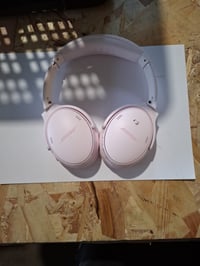 Bose QuietComfort Bluetooth slúchadlá s potlačením hluku a mikrofónom, cez uši (over-ear), výdrž batérie až 24 hodín, cyklámenová (použité) 5