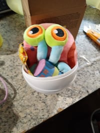 Plyšová hračka Zuru Snackles Slimák (Gary) s doplnkom k snacku, 13 cm – séria SpongeBob (neúplná súprava) — 1-dielna súprava 2