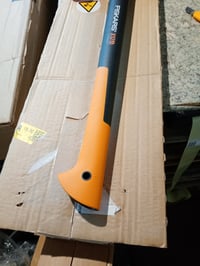 Topor de despicat Fiskars X17 cu teacă, mărimea M, coadă de 60 cm, pentru despicat lemne de foc, coadă FiberComp 3