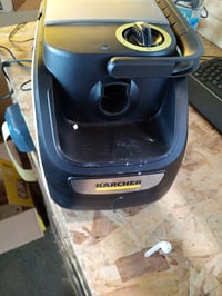 Aspirator cu spălare Kärcher SE 3 Compact, 500 W, rezervor apă 1,7 l, alb, cu furtun de pulverizare-aspirare 3