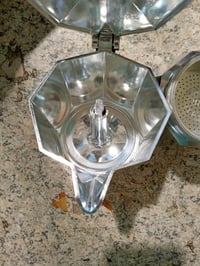 Hliníkový kávovar Bialetti Moka Express, 4 šálky, espresso kávovar na sporák, taliansky dizajn 3