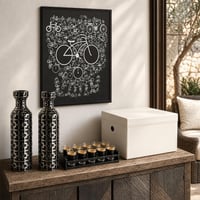 Monokromatski set dekora: A4 poster + 2 podne vaze + stalak za 12 čašica + kutija za pohranu 1