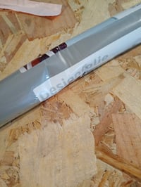 Folie decorativă autoadezivă pentru mobilă d-c-fix, satin gri, 90 cm x 2,1 m — folie ușor presată la mijloc (stare: vezi a 2-a fotografie) 2