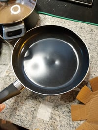Amazon Basics 8 részes kerámia tapadásmentes edénykészlet fedőkkel, fekete — törött fogantyú, horpadt és karcos (állapot: lásd a 2. képet) 4