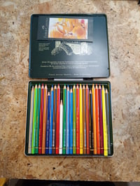 Set Creioane Colorate Artistice Faber-Castell Polychromos, 24 bucăți în cutie metalică – Utilizat, 2 creioane cu urme de utilizare (stare: vezi a 2-a fotografie) 2