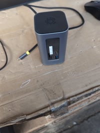 Stație de andocare Baseus Nomos Air USB-C 12 în 1, 2x4K HDMI — defectă, funcționează parțial: capac inferior de protecție rupt (stare: vezi a doua imagine) 3