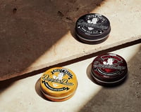 Dapper Dan Deluxe Pomade - Közepes Tartású Hajformázó Férfiaknak - Vízalapú, Rugalmas Tartás, Természetes Fény - 50ml 6