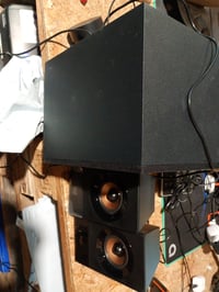 Logitech Z533 2.1 hangszórórendszer mélynyomóval, 120 W csúcsteljesítmény, 3,5 mm jack, fejhallgató kimenet, PC/TV/Tablet, fekete, használt 2