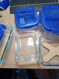 Set de 7 recipiente din sticlă Pyrex Cook & Go cu capace etanșe, dimensiuni diferite, potrivite pentru cuptor — o clapetă a capacului este ruptă (stare: vezi a 2-a fotografie) 5