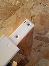 Grilaj de siguranță Hauck fără găurire, alb, 75-80 cm, profil plat — vopsea exfoliată și mici lovituri (stare: vezi a 2-a poză) 3
