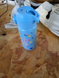 ion8 Gyerek Rozsdamentes Acél Kulacs 400 ml Egyszarvú Kék Mintás, Egykéz Nyitás, Szivárgásmentes — használt (állapot: lásd a 2. képet) 3