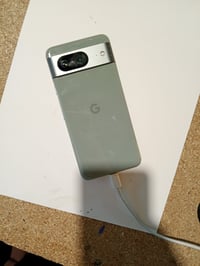 Smartphone Google Pixel 8 256 GB Hazel — defect, pentru piese: ecranul are „ghost touch” și (stare: vezi a 2-a poză) 4