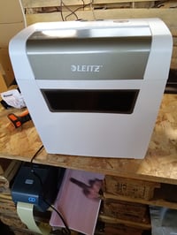 Distrugător de documente Leitz IQ Home P4, 7-6 coli (70-80 g/m²), certificat TÜV+GS — pentru piese/dezmembrare: nu funcționează corespunzător (stare: vezi imaginea 2) 2