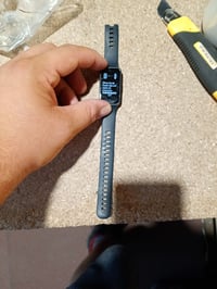 Inteligentné hodinky HUAWEI Band 8 vo farbe Midnight Black — na náhradné diely / na rozobratie: bez nabíjačky a s roztrhnutým remienkom (stav: pozri 2. obrázok) 2