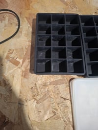Súprava silikónových foriem na ľad Blumtal, 3 ks – Zásobník na ľad s vekom, forma na XL kocky, bez BPA, čierna, 15 priehradiek – Použité 3