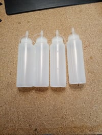Set de 4 flacoane dozatoare Lestiven Squeeze pentru vopsea, 250 ml (lipsește 1 buc.), flacon dozator din plastic pentru pictură 4