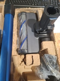 Akumulátorový tyčový vysávač Bissell PowerClean FurFinder 4089N 200 W, na odstraňovanie zvieracích chlpov, viditeľne používaný 4