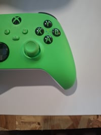 Xbox vezeték nélküli kontroller Velocity Green színben - Xbox One, Series X — A bal oldali joystick driftel (állapot: lásd a 2. képet) 4