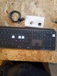 Tastatură wireless Logitech MX Keys S — defectă, pentru piese: pornește, dar nu răspunde la receiver (stare: vezi a 2-a poză) 2