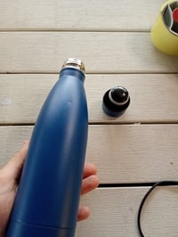 Termoska KollyKolla 500 ml, tmavomodrá, nerezová fľaša pre deti — na boku je malá preliačina (stav: pozri 2. obrázok) 3