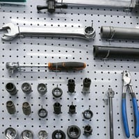 Pegboard Akasztó Szett - 100 db Lyukacsos Falra, 5 és 10 cm-es Méretben 7