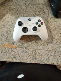 Xbox Wireless Controller Robot White vezeték nélküli kontroller — hibás, részben működik: balos joystick driftel (állapot: lásd a 2. képet) 2