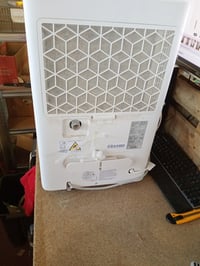 Odvlhčovač vzduchu Comfee MDDPE-50DEN7, výkon 50 l/deň, 6 l nádrž, pre plochu 116 m², biela farba, funkcia sušenia, 24-hodinový časovač, kolieska 7