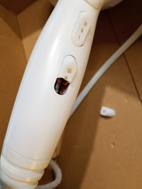 Remington D3199 ionsko sušilo za kosu 2200 W bijelo — neispravno, za dijelove: slomljen prekidač za uključivanje, difuzor (stanje: vidi drugu sliku) 2