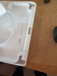 WC sedadlo LOBENSWERK, tvar D, pomalé sklápanie, antibakteriálne, odolné voči UV žiareniu — chybné, čiastočne funkčné: prasknutý kryt (stav: pozri 2. obrázok) 6