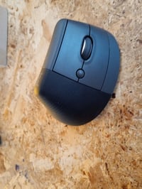 Logitech Lift vertikalni ergonomski miš, bežični, za dešnjake - grafitno siva — bez baterija (stanje: vidi 2. sliku) 2