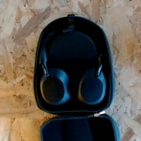 Bežične slušalice Sony WH-1000XM5 s tehnologijom za uklanjanje buke i čvrstom crnom kutijom — USB kabel nije uključen (stanje: pogledajte 2. sliku) 2