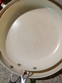 Set de 3 tigăi ceramice antiaderente Amazon Basics — pentru piese/dezmembrare: stare foarte uzată (stare: vezi a doua fotografie) 5