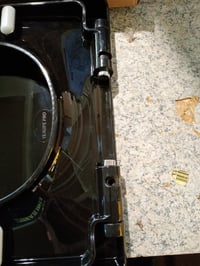Capac de WC YEAUPE PRO în formă de D cu închidere lentă, model cu romburi 3D, negru, polipropilenă — elemente de fixare lipsă (stare: vezi imaginea 2) 2