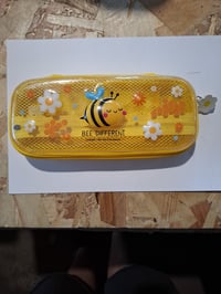 Peračník LEGAMI Wonderwow s motívom včiel, 2 priehradkami a držiakom na perá, vnútorným sieťovaným vreckom, na zips, žltý, 23x11x5 cm 2