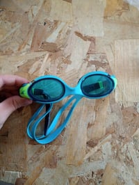 Speedo Biofuse 2.0 Gyermek Úszószemüveg, Hypersonic Blue/Lumo Green, Átlátszó Lencse, Párásodásgátló, Vízálló, Állítható Fejpánt 4