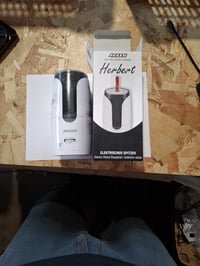 Elektrické strúhadlo na ceruzky JOLLY Herbert s USB, automatickým vypínaním, pre umelecké ceruzky a ceruzky s hrubou tuhou, biele – použité 2