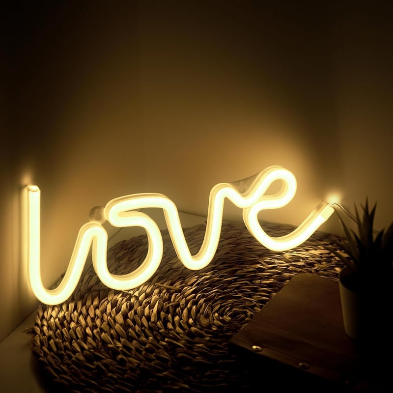 NELUX Szív és Love LED Neon Fali Dekoráció Szett - USB/Elemes Működés, Hálószobába, Valentin-napi Ajándék, Szilikon Anyag, 30.000 Órás Élett